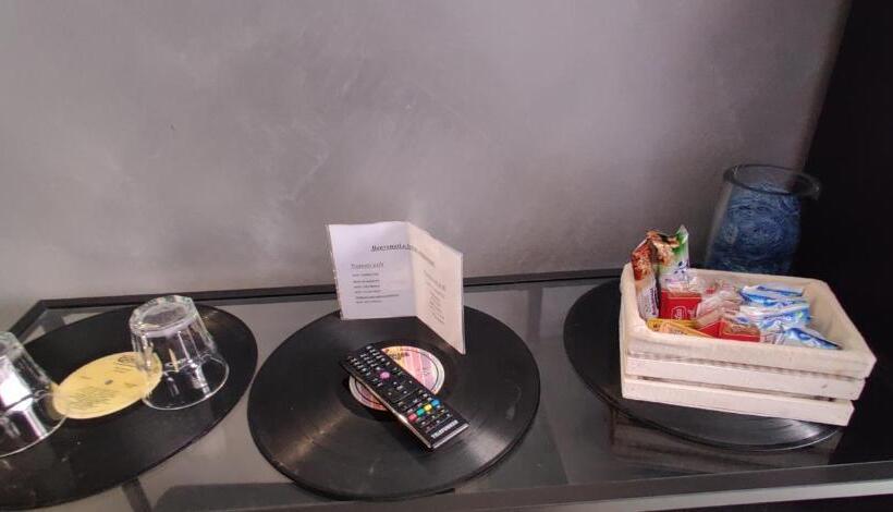 اتاق خانوادگی, B&b Sanrock