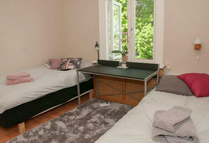 Perhehuone Puutarhanäkymä, Ekeby I Bro