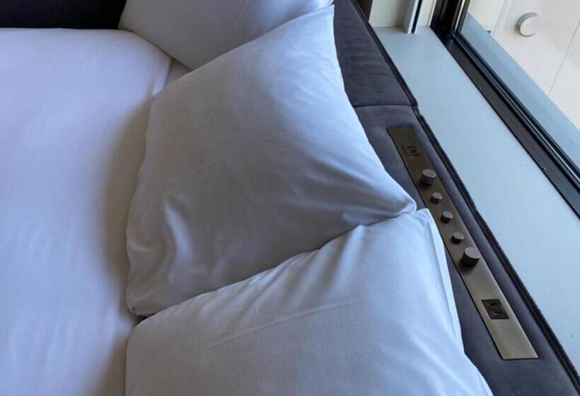 디럭스 룸 킹사이즈 침대, Kyoto Granbell