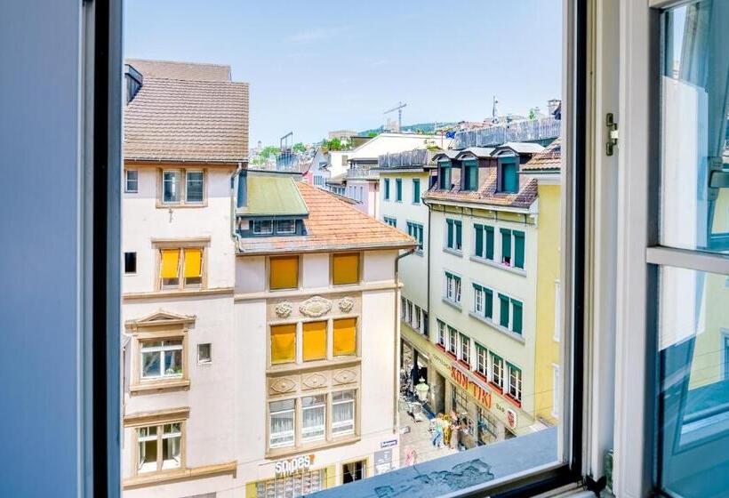 اتاق سوپریور, Old Town