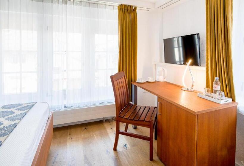 اتاق سوپریور, Old Town