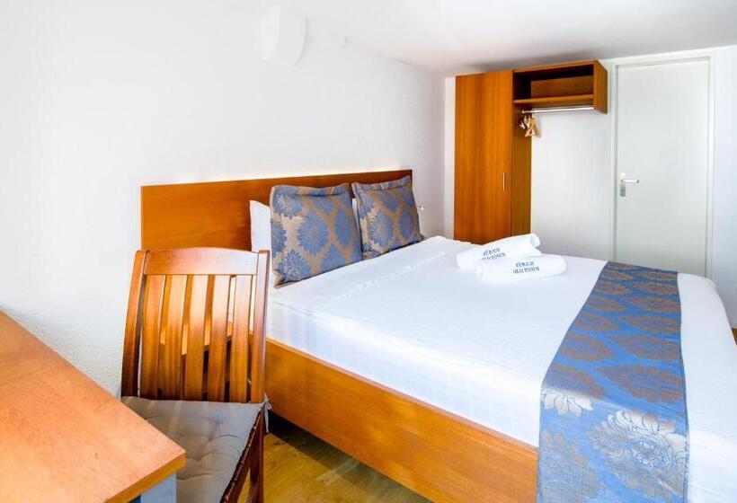 اتاق سوپریور, Old Town