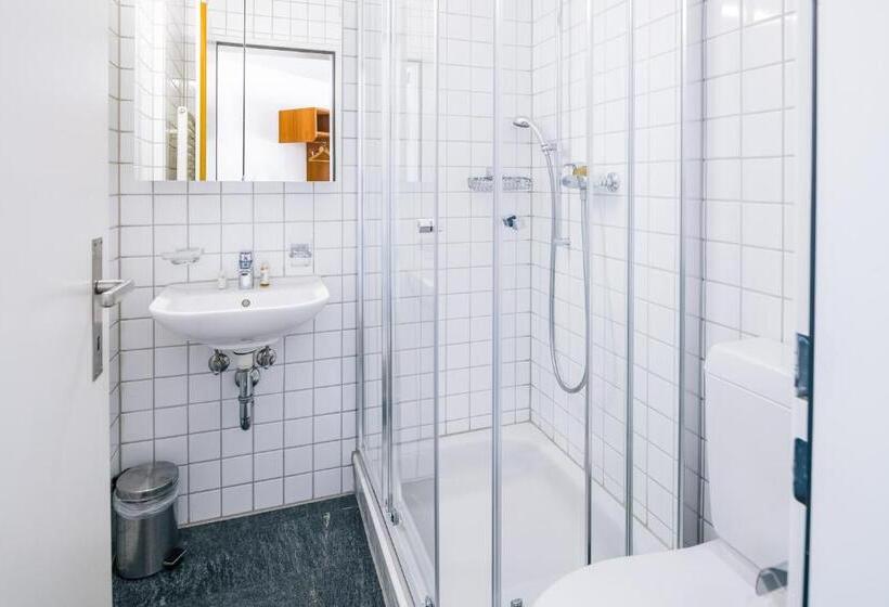 اتاق سوپریور, Old Town