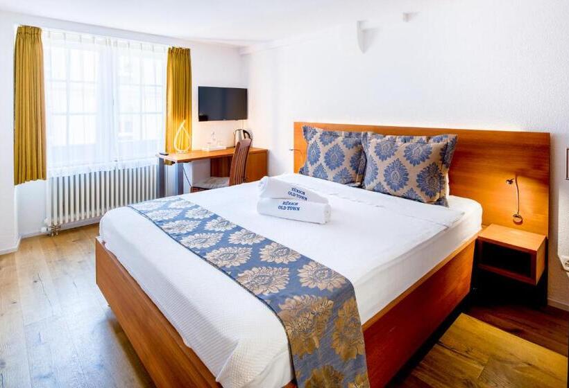 اتاق سوپریور, Old Town