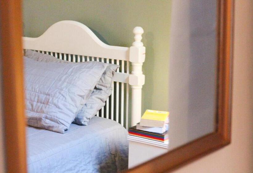 اتاق استاندارد یک نفره, Lopez Hostel & Suites