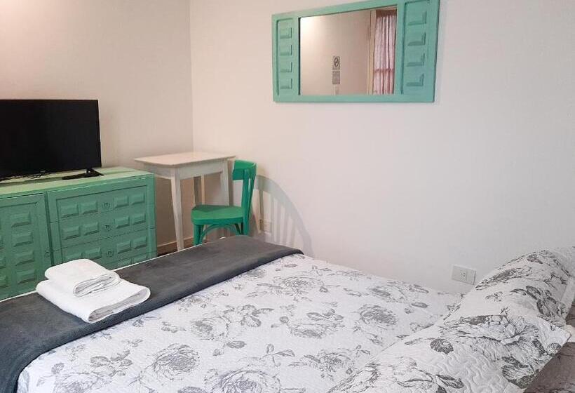 اتاق استاندارد یک نفره, Lopez Hostel & Suites