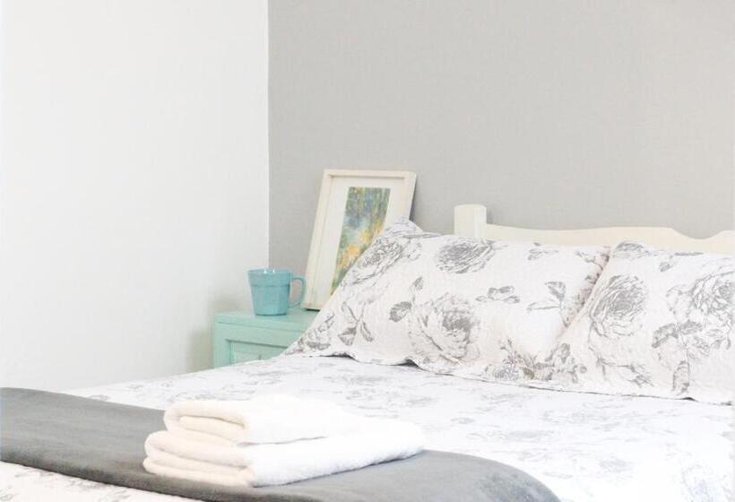 اتاق استاندارد یک نفره, Lopez Hostel & Suites