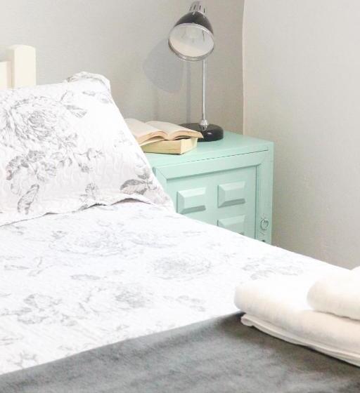 اتاق استاندارد یک نفره, Lopez Hostel & Suites