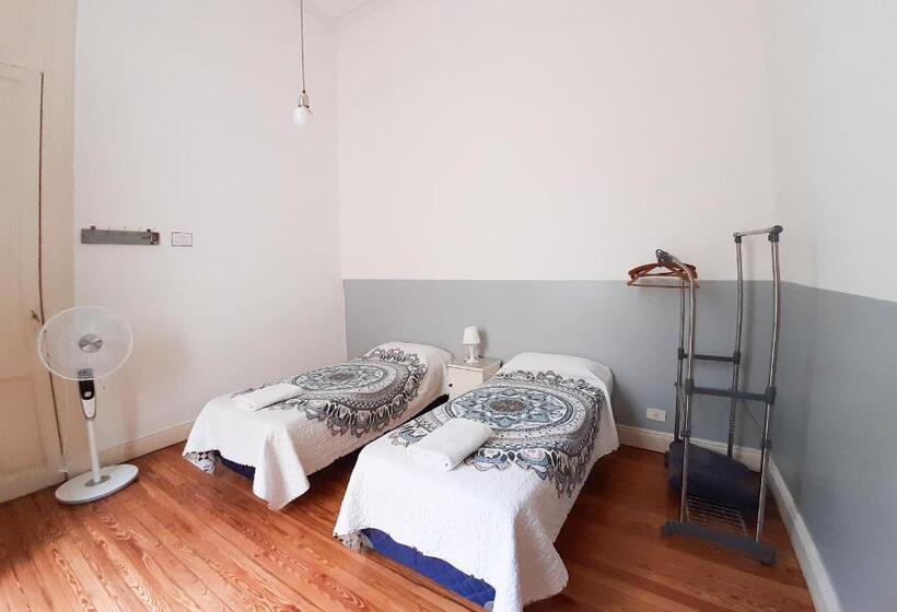 اتاق استاندارد با سرویس بهداشتی مشترک, Lopez Hostel & Suites