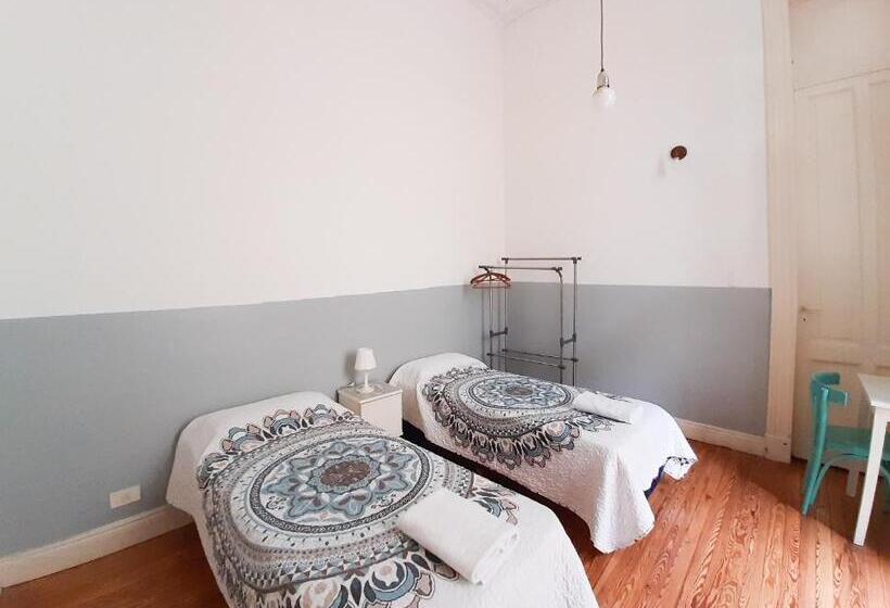 اتاق استاندارد با سرویس بهداشتی مشترک, Lopez Hostel & Suites