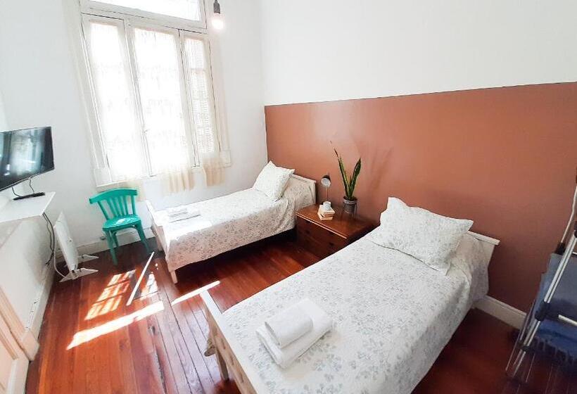 اتاق استاندارد با سرویس بهداشتی مشترک, Lopez Hostel & Suites