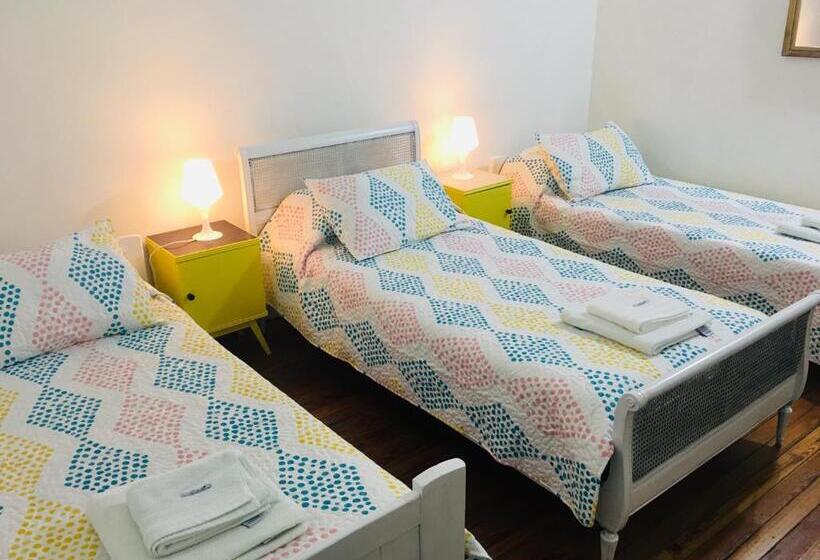 اتاق استاندارد سه تخته با سرویس بهداشتی مشترک, Lopez Hostel & Suites