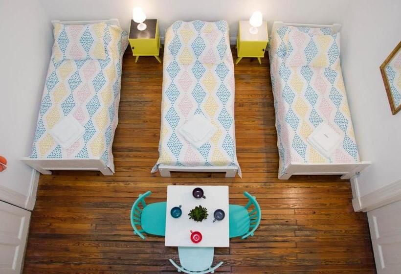 اتاق استاندارد سه تخته با سرویس بهداشتی مشترک, Lopez Hostel & Suites