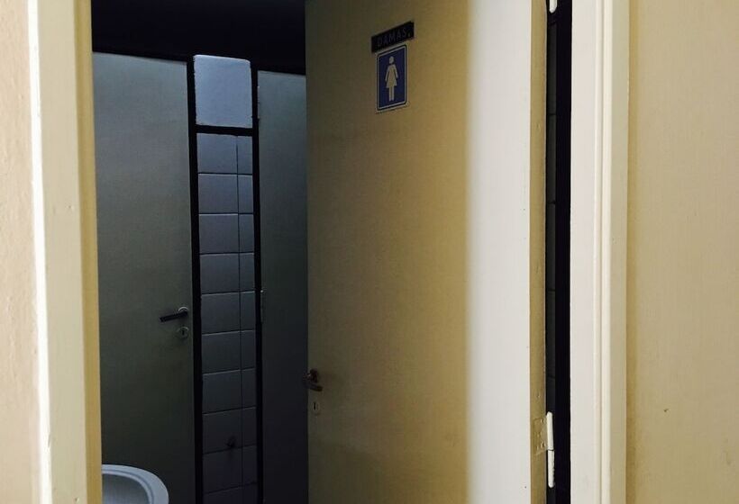 اتاق استاندارد با سرویس بهداشتی مشترک, Lopez Hostel & Suites