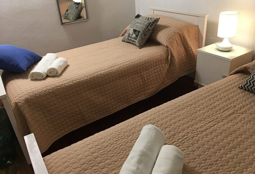 اتاق استاندارد با سرویس بهداشتی مشترک, Lopez Hostel & Suites