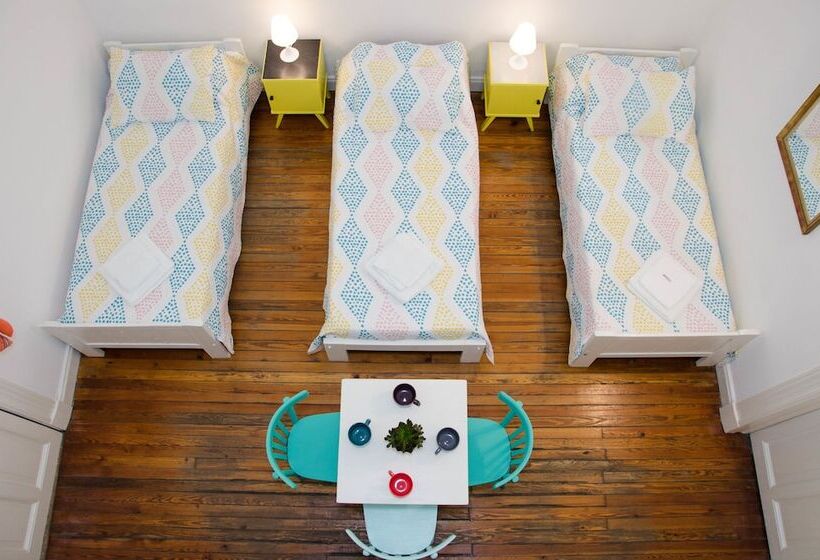 اتاق استاندارد سه تخته با سرویس بهداشتی مشترک, Lopez Hostel & Suites