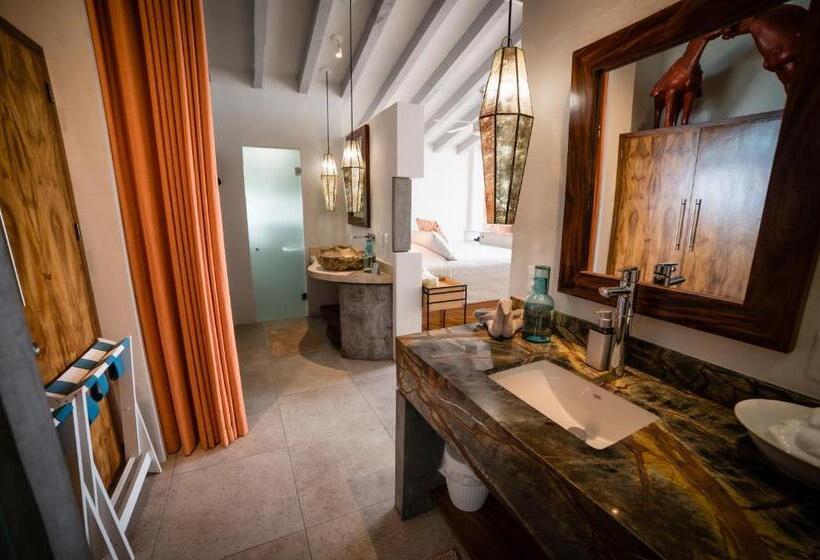 מיטת קינג בסוויטה, Anjali Casa Divina