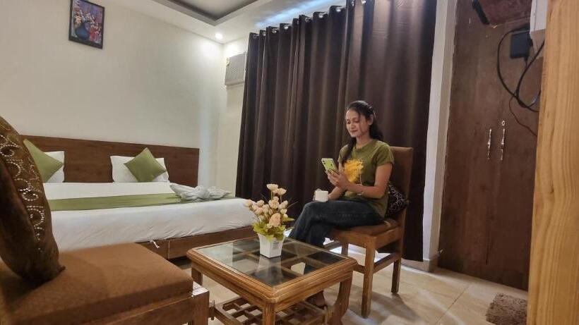 חדר סטנדרט עם מרפסת, Around Stays Luxuria