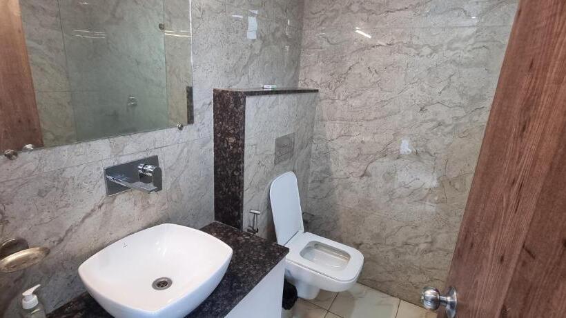 חדר סטנדרט עם מרפסת, Around Stays Luxuria