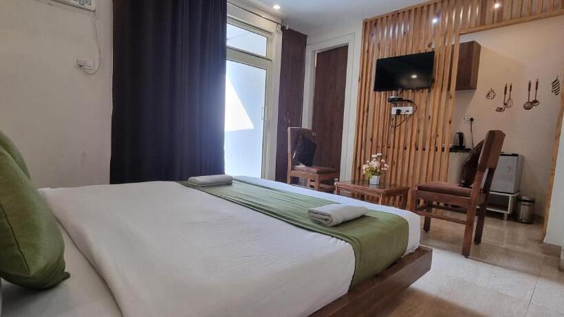 חדר סטנדרט עם מרפסת, Around Stays Luxuria