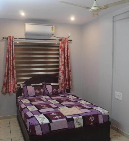 エコノミールーム, Hitech Residency Alathur