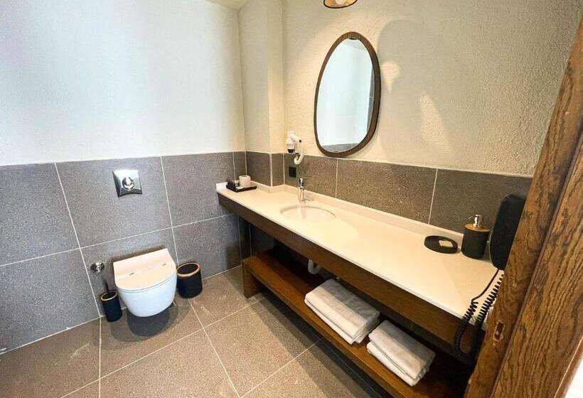 غرفة قياسية مطلّة علي البحر, Now Boutique