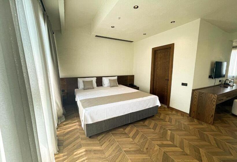 غرفة قياسية مطلّة علي البحر, Now Boutique