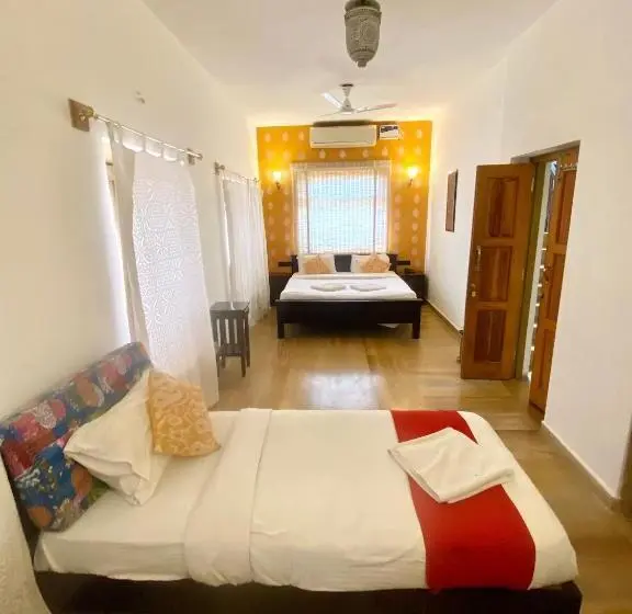 バルコニー付きスタンダードトリプルルーム, Diamond Guest House