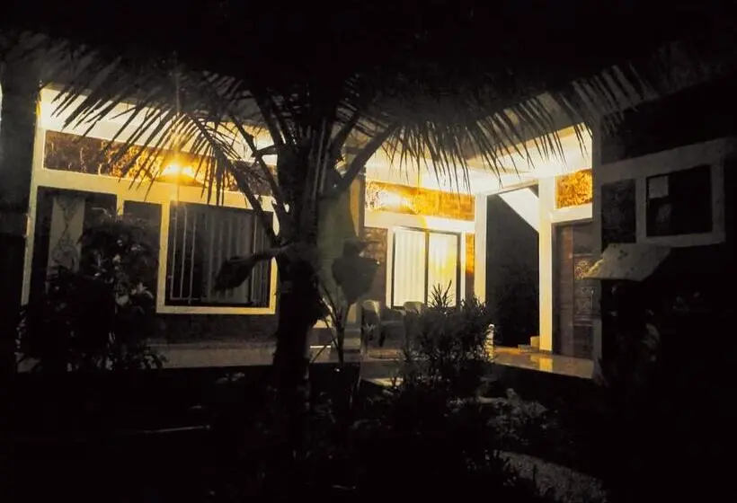 スタンダードルーム, Gangotri Cafe And Rooms