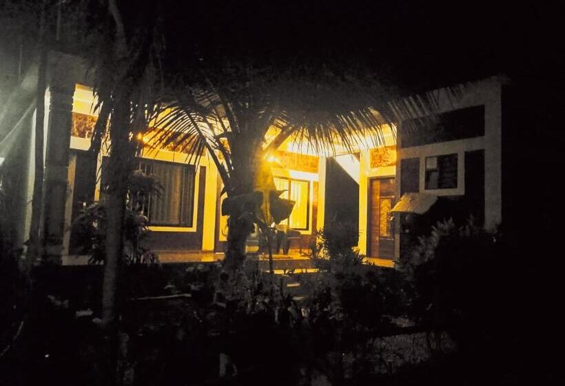 スタンダードルーム, Gangotri Cafe And Rooms