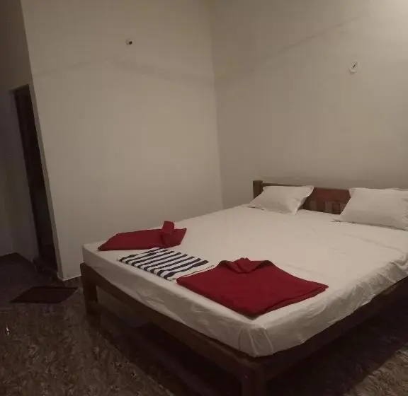 バルコニー付きスタンダードトリプルルーム, Gangotri Cafe And Rooms
