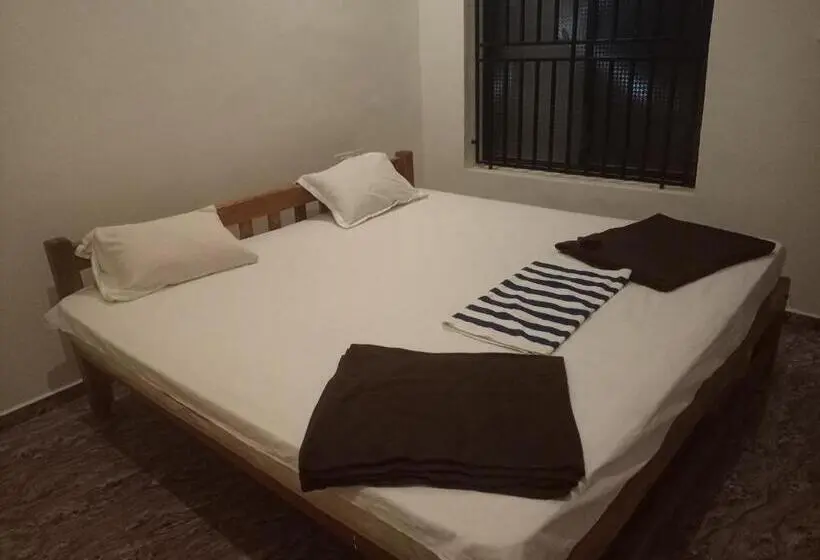 バルコニー付きスタンダードトリプルルーム, Gangotri Cafe And Rooms