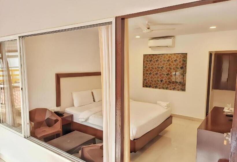 Pokój Standard Widok Basen, Beachwalk Retreat   Within 100 Metres From Morjim Beach