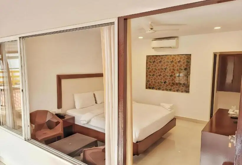 プールビュースタンダードルーム, Beachwalk Retreat Within 100 Metres From Morjim Beach