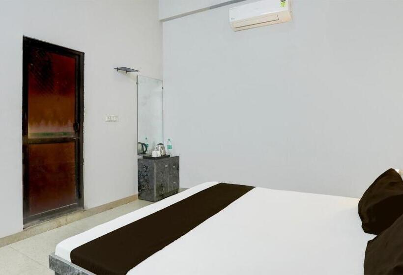 三人经典房间, Oyo Flagship Highway 34