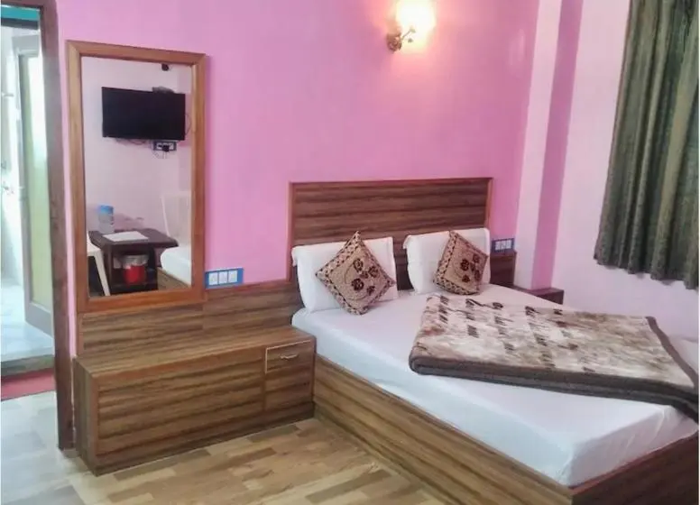 اتاق اکونومی, Boho Stays Near Mall