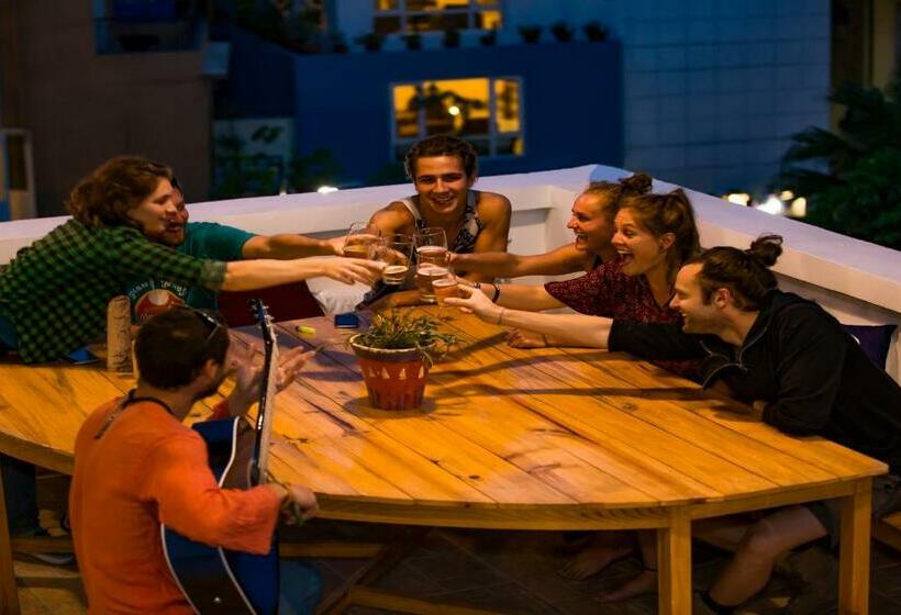 غرفة قياسية, Flock Kathmandu