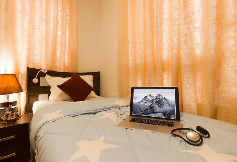 غرفة قياسية, Flock Kathmandu