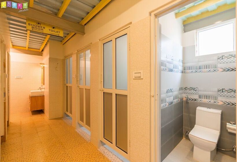 سرير فى غرفة مشتركه, Flock Kathmandu