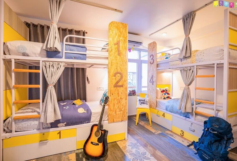 سرير فى غرفة مشتركه, Flock Kathmandu