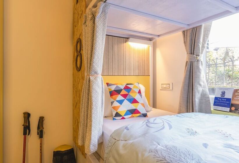 سرير فى غرفة مشتركه, Flock Kathmandu