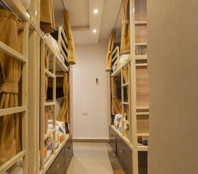 سرير فى غرفة مشتركه, Flock Kathmandu