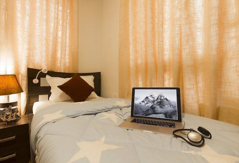 غرفة قياسية, Flock Kathmandu