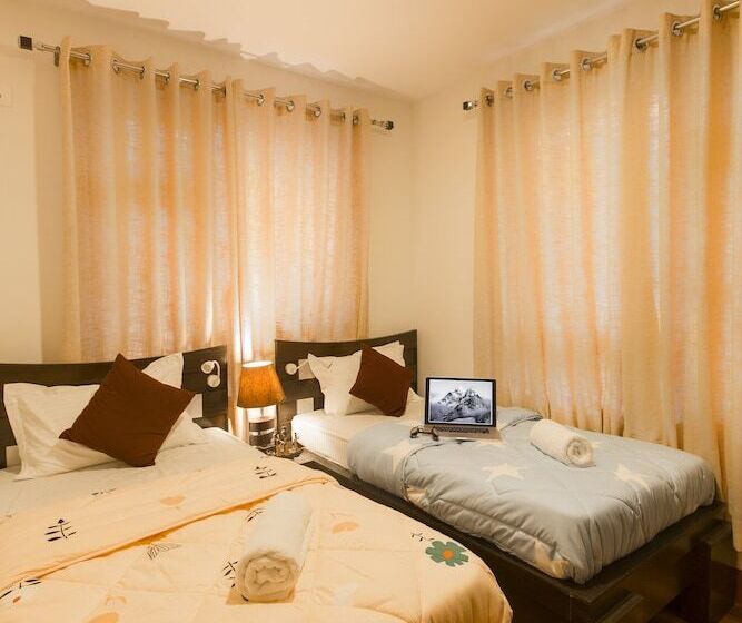 غرفة قياسية, Flock Kathmandu