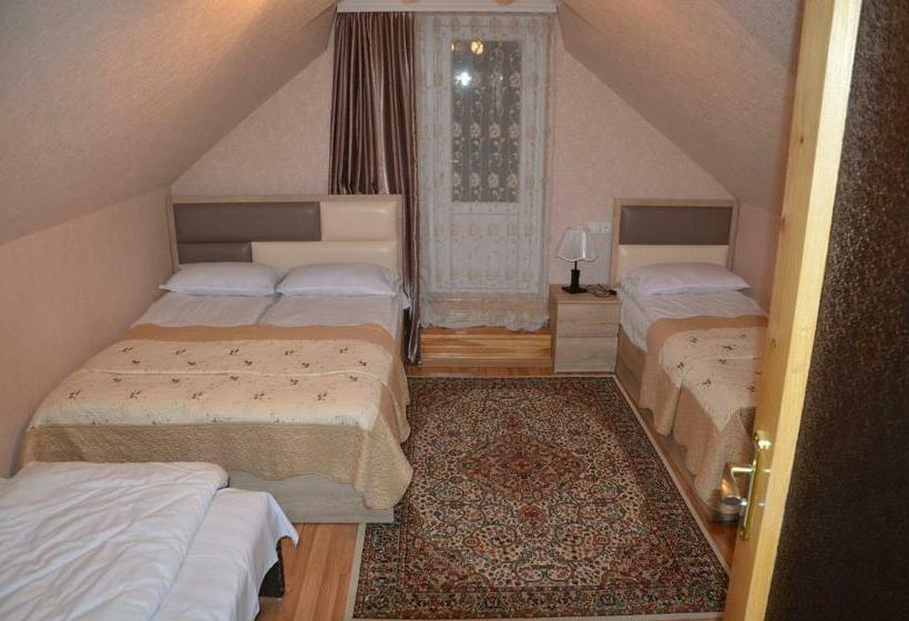 اتاق استاندارد چهار تخته, Light House Old City