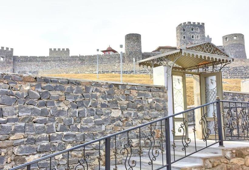 اتاق استاندارد سه نفره, Light House Old City