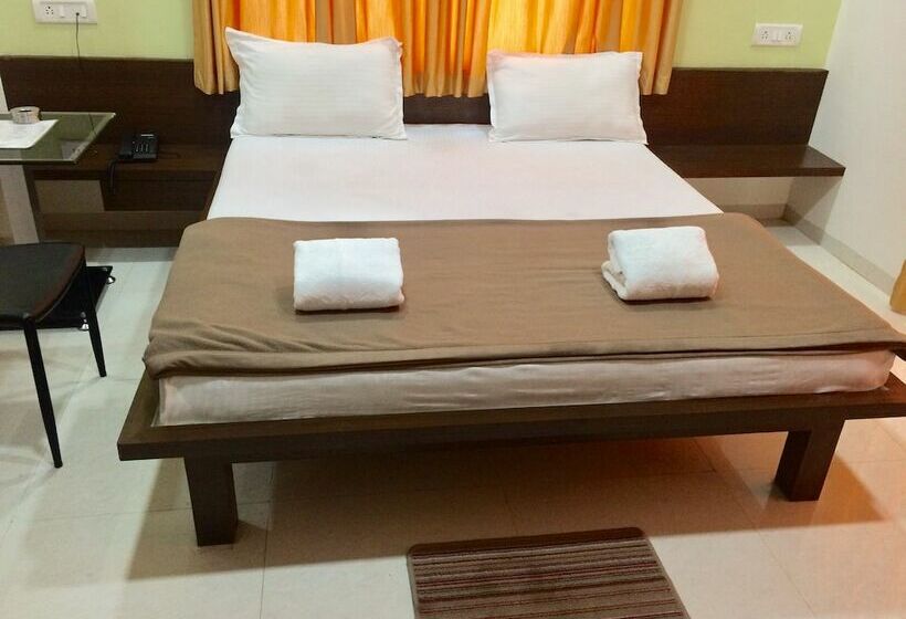 חדר דלוקס, Shivas Inn