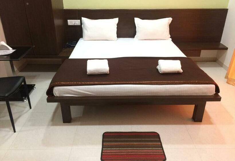 חדר דלוקס, Shivas Inn