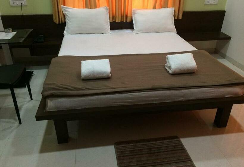 חדר דלוקס, Shivas Inn