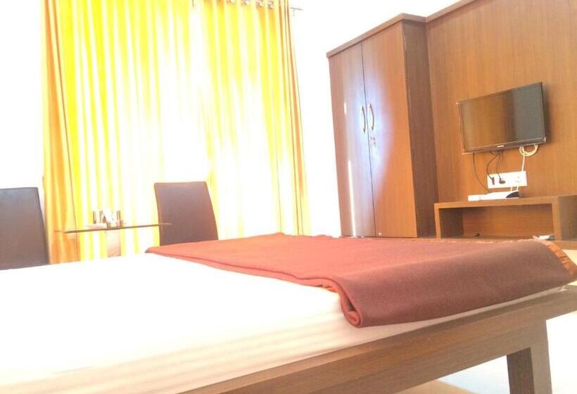 חדר דלוקס, Shivas Inn